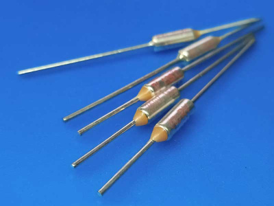 Термопредохранитель-135°C-15А-250В-RY