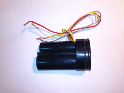 Конденсатор-пусковой-двойной-6 мкФ-+-3-мкФ-450-В-CBB60