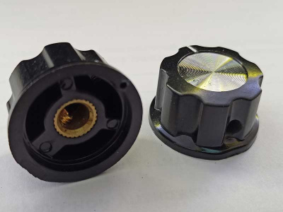 Ручка-пластиковая-(метал.-вставка)-D27мм-отверстие-6мм